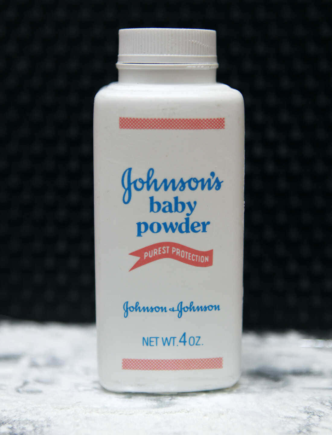 Keep your infant dry and smelling fresh with baby powder Wallpaper