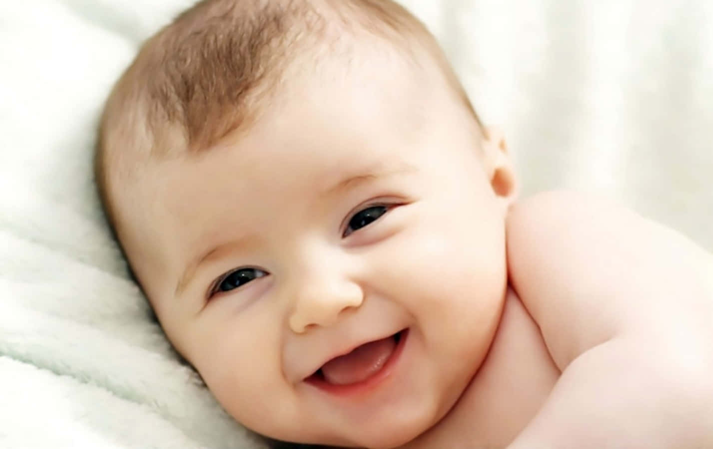 Imagende Una Tierna Sonrisa De Bebé