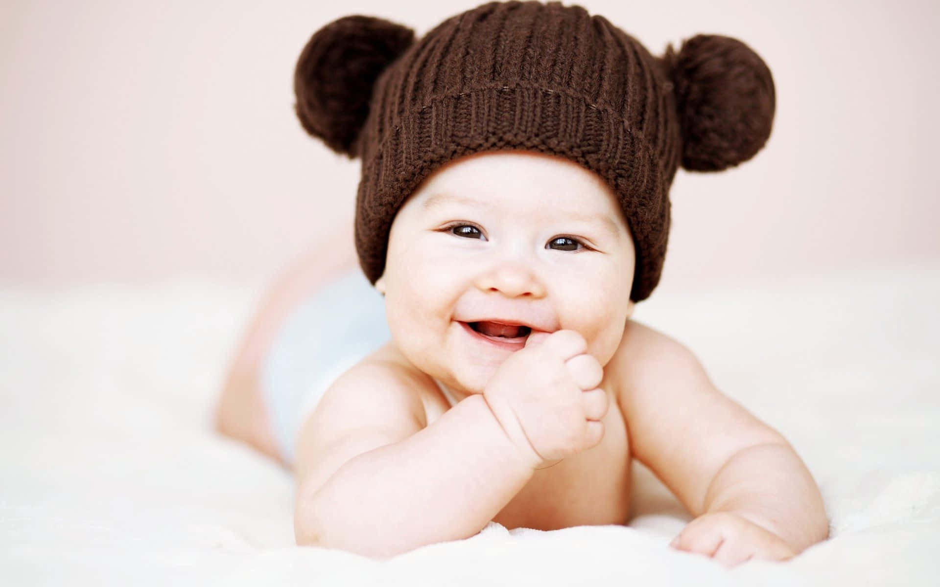 Baby Smile Brown Bonnet Picture