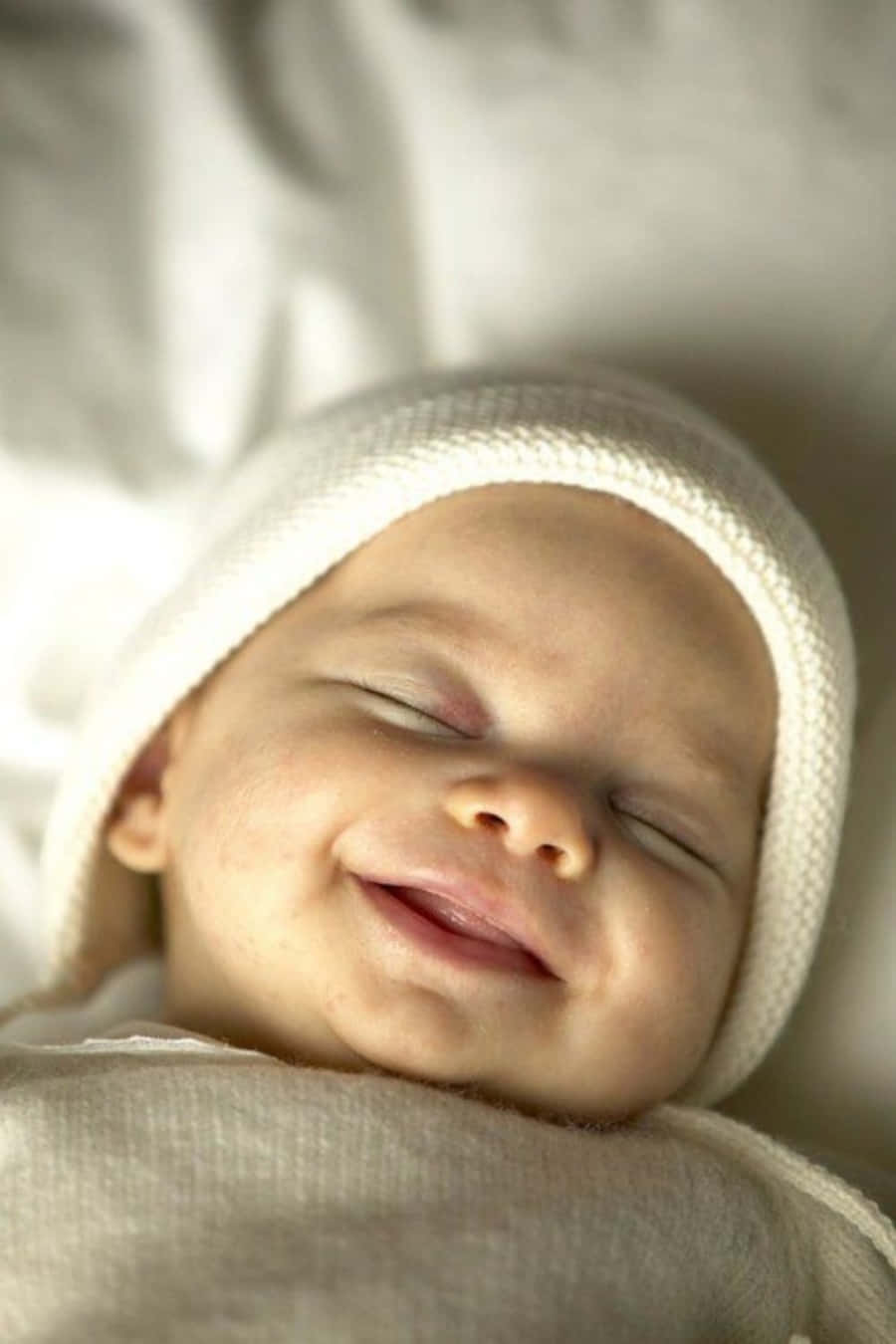 Adorabileimmagine Di Un Dolce Bambino Che Sorride Mentre Dorme