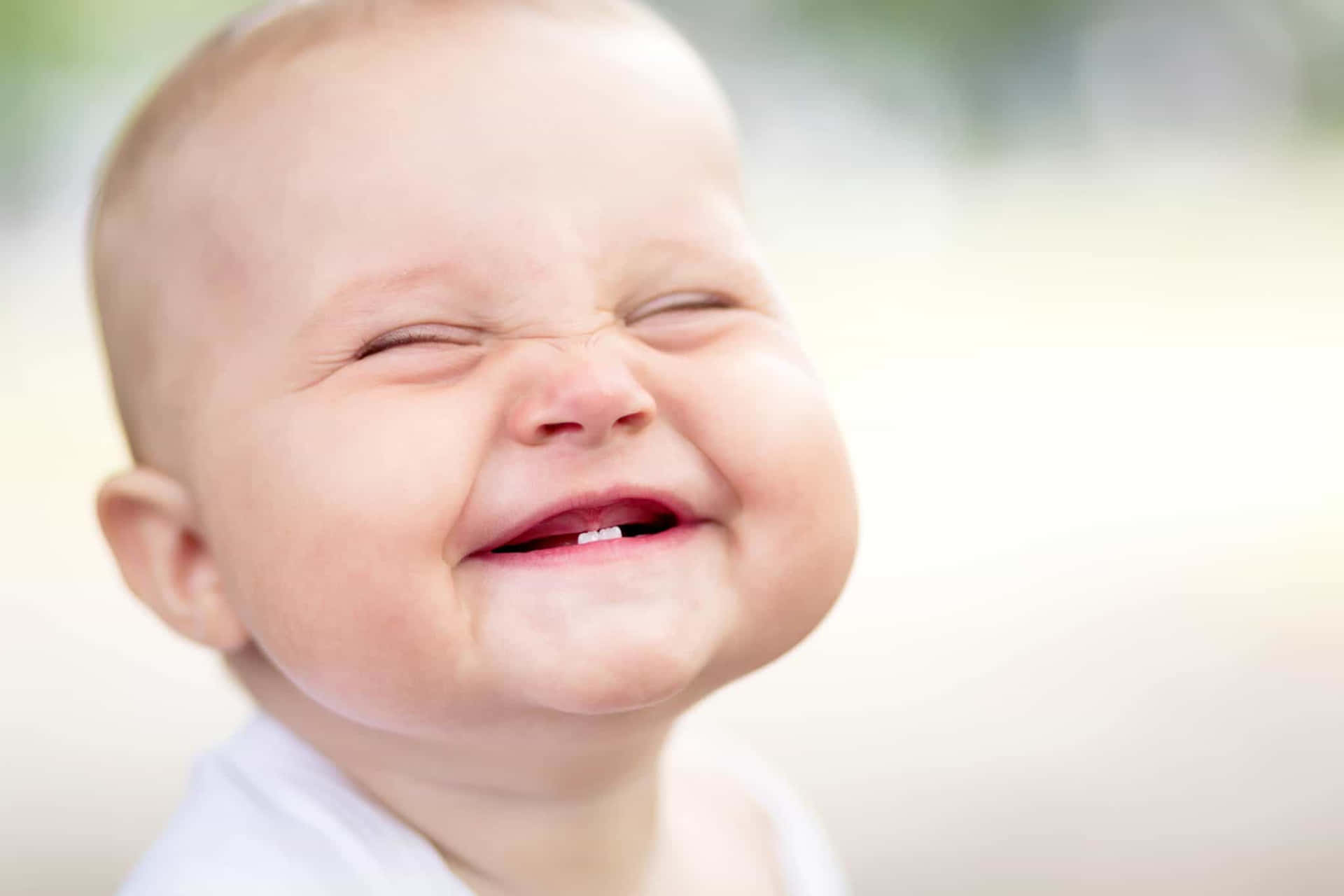 Imagende Bebé Sonriendo Con Dientes