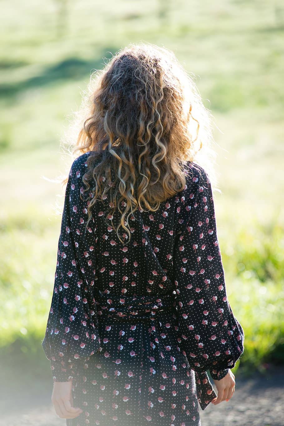Back Of Woman With Curly Hair Wallpaper