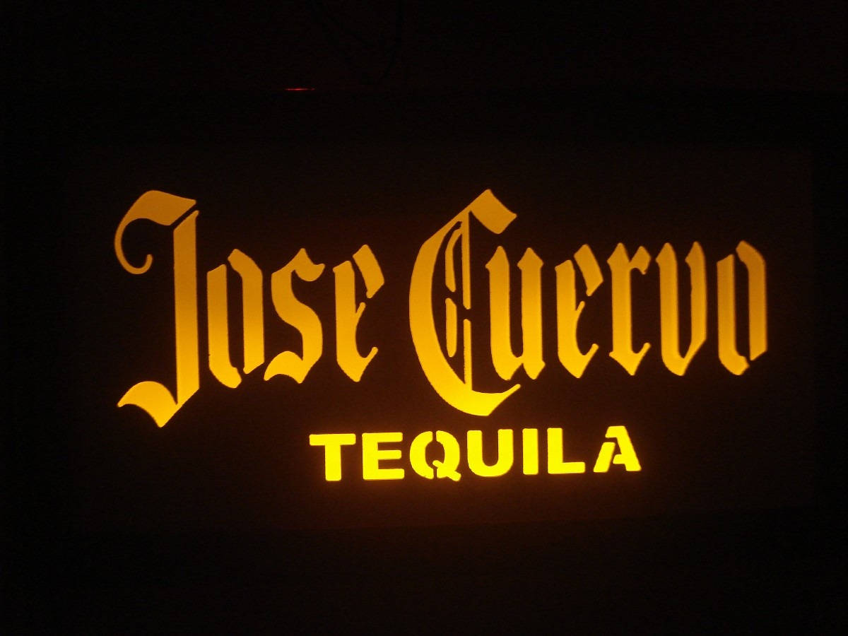 Baglys Stencil Jose Cuervo Tequila Guld Design Wallpaper