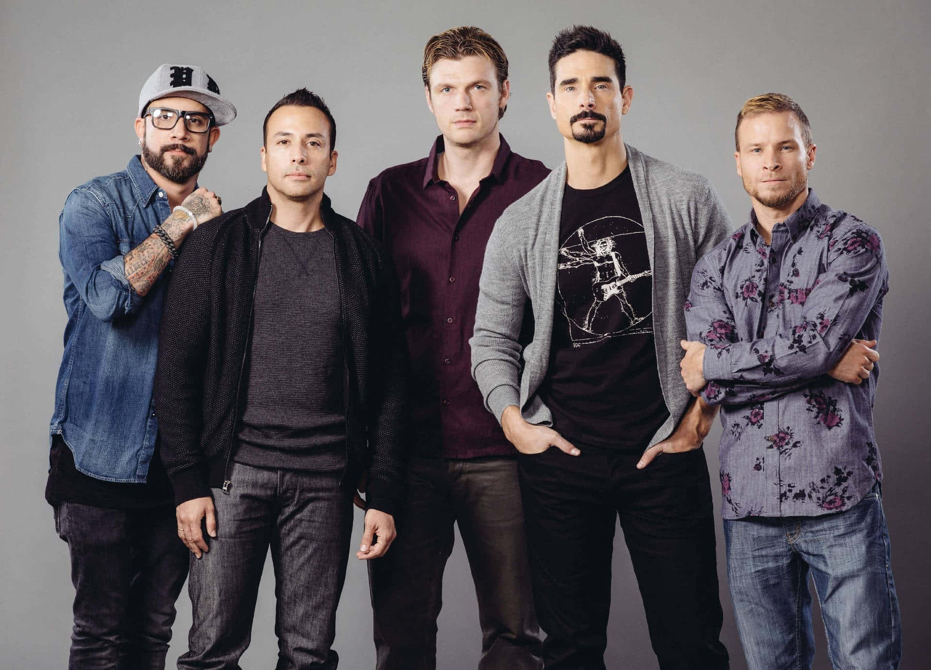 Allafem Ursprungliga Medlemmar Av De Legendariska Backstreet Boys Återförenades På Scenen.