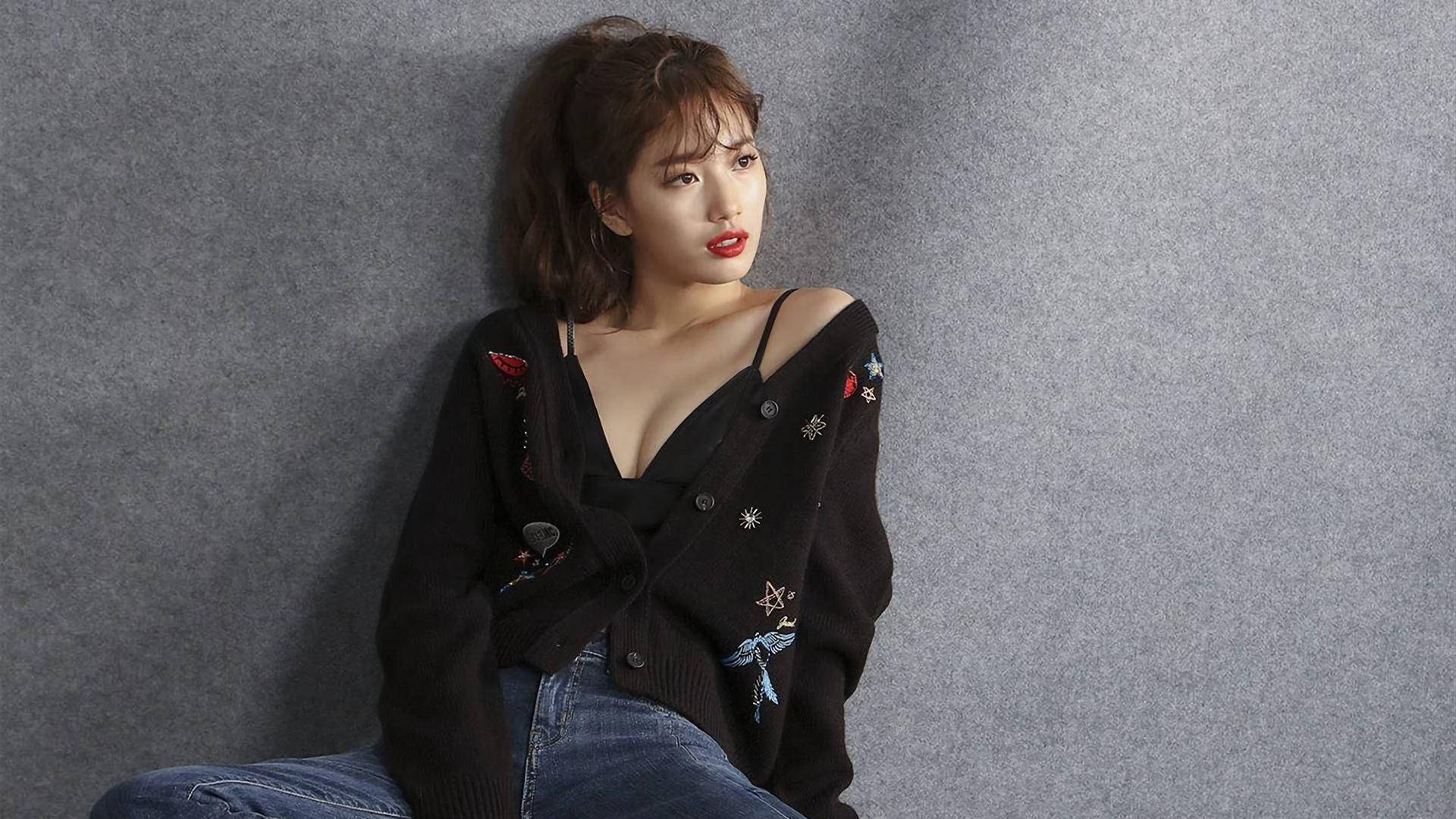 Bae Suzy Black Outfit Wallpaper