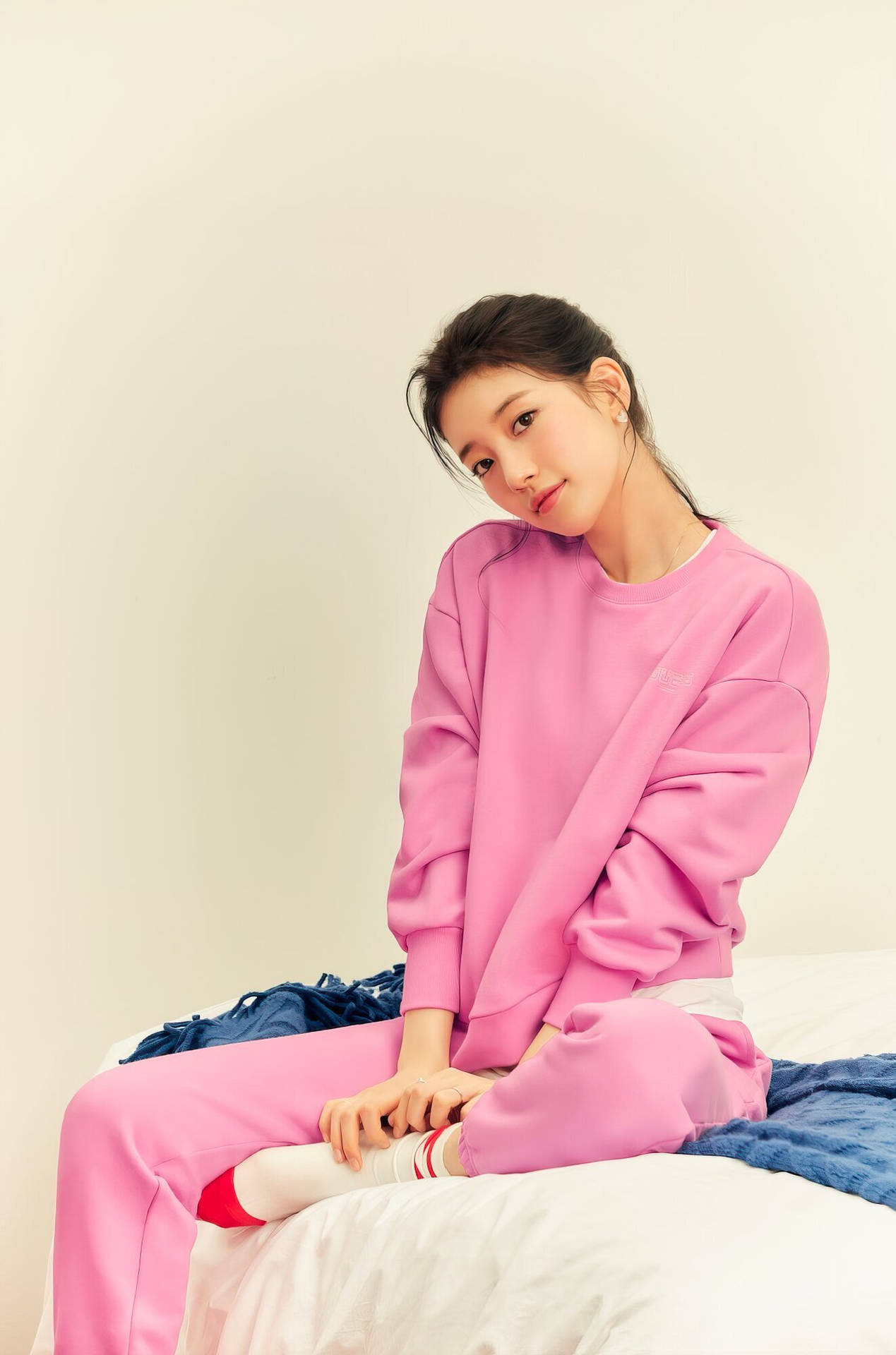 Bae Suzy In Cute Pajamas Wallpaper
