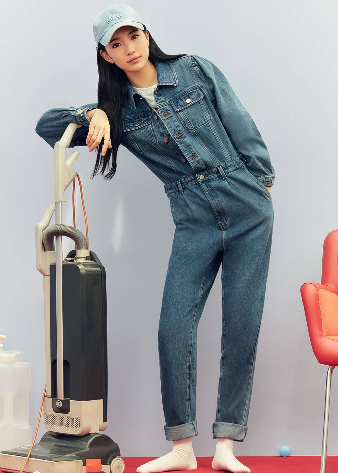 Bae Suzy In Tuta Di Jeans Sfondo