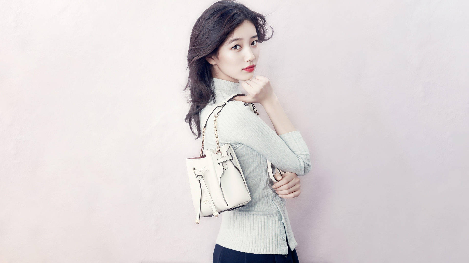 Bae Suzy With Bag Wallpaper