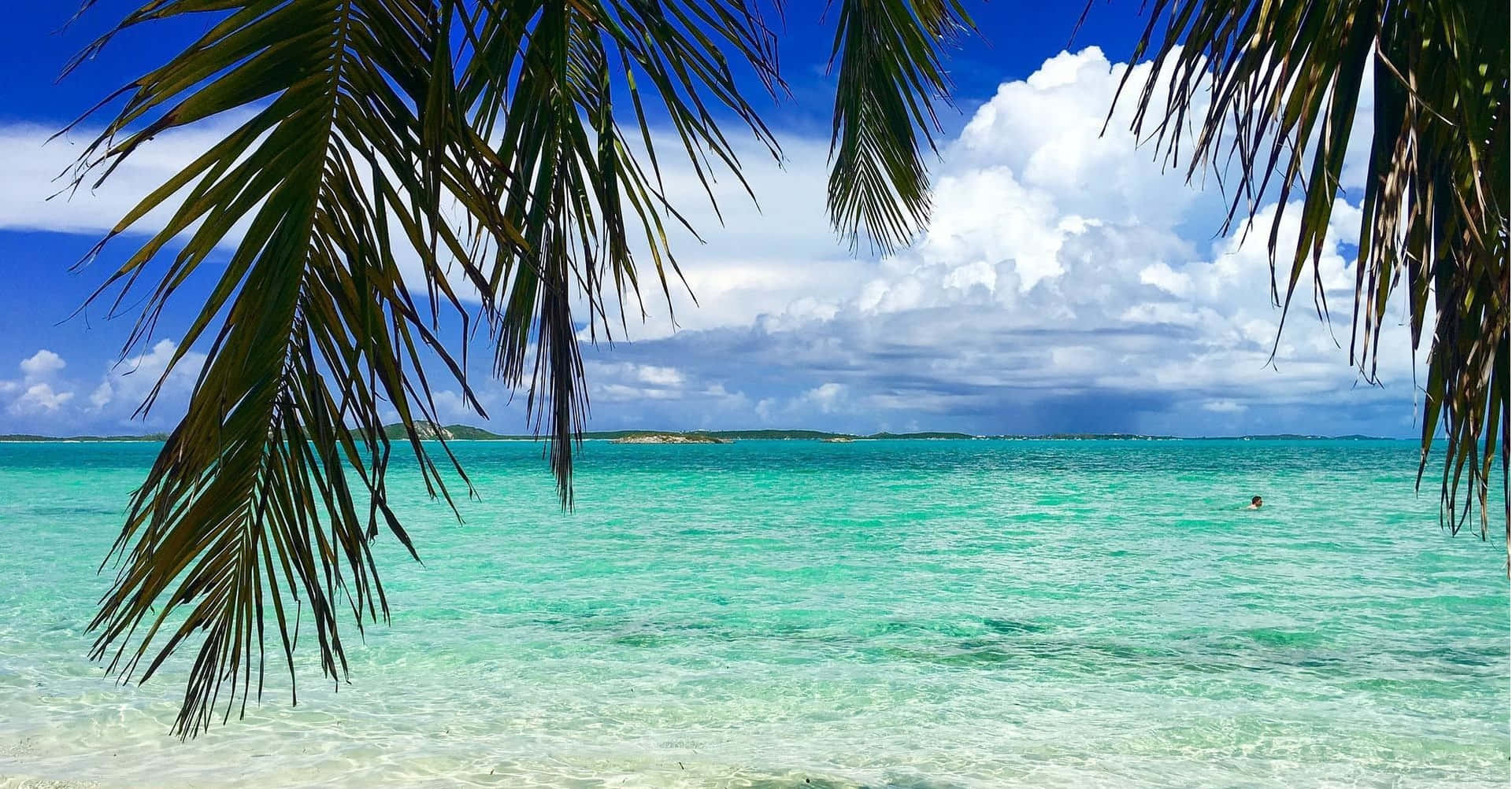 Stunning View of a Bahamas Beach Wallpaper