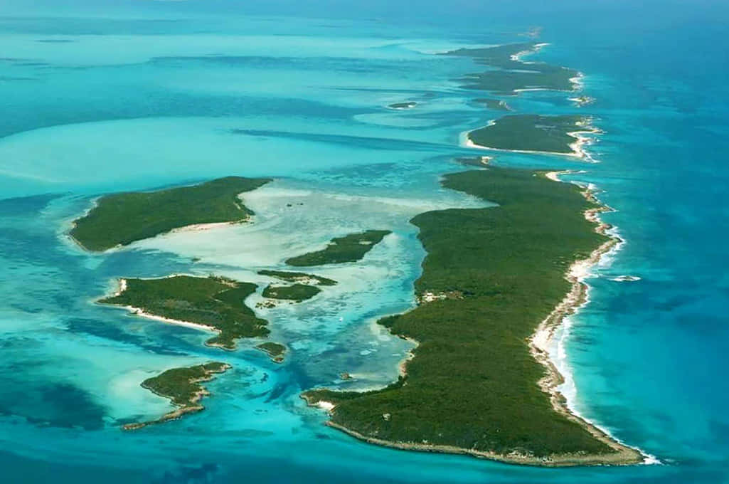 Paradise in the Bahamas: A breathtaking view of a serene beach on Bahamas island Wallpaper