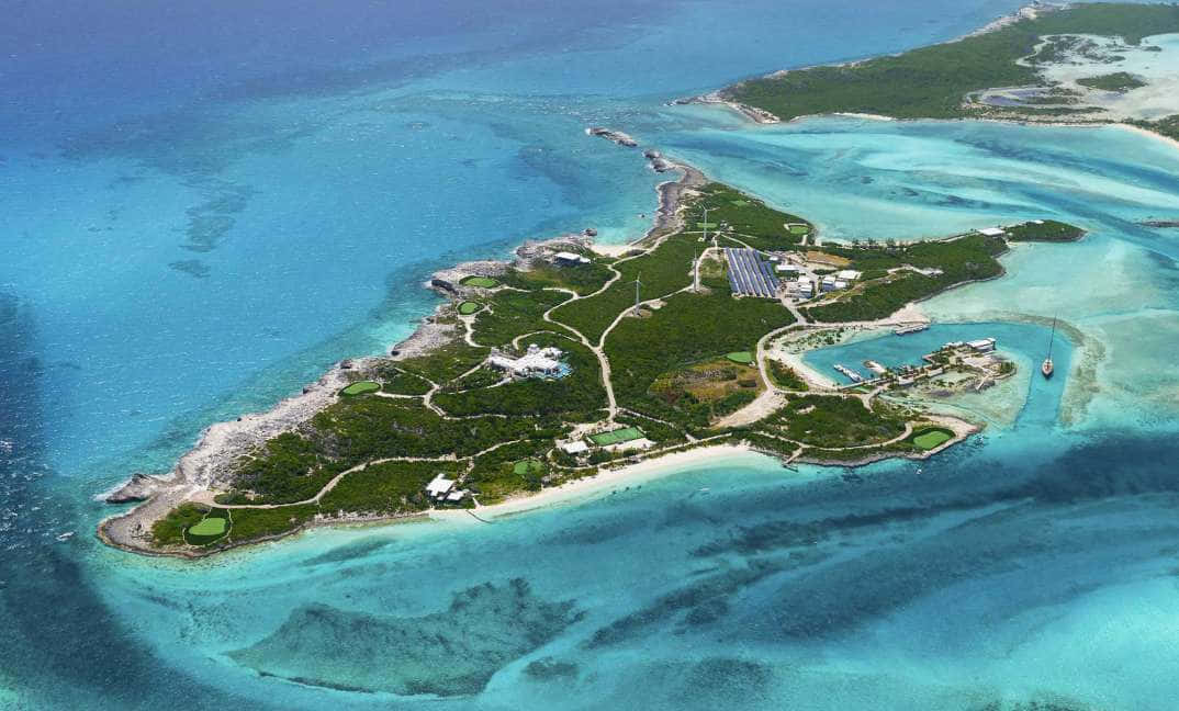 Serene Beach Escape in Bahamas Island Wallpaper