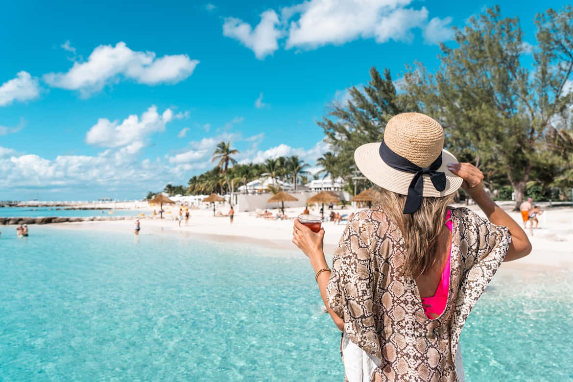 Serene Bahamian Beach Paradise Wallpaper