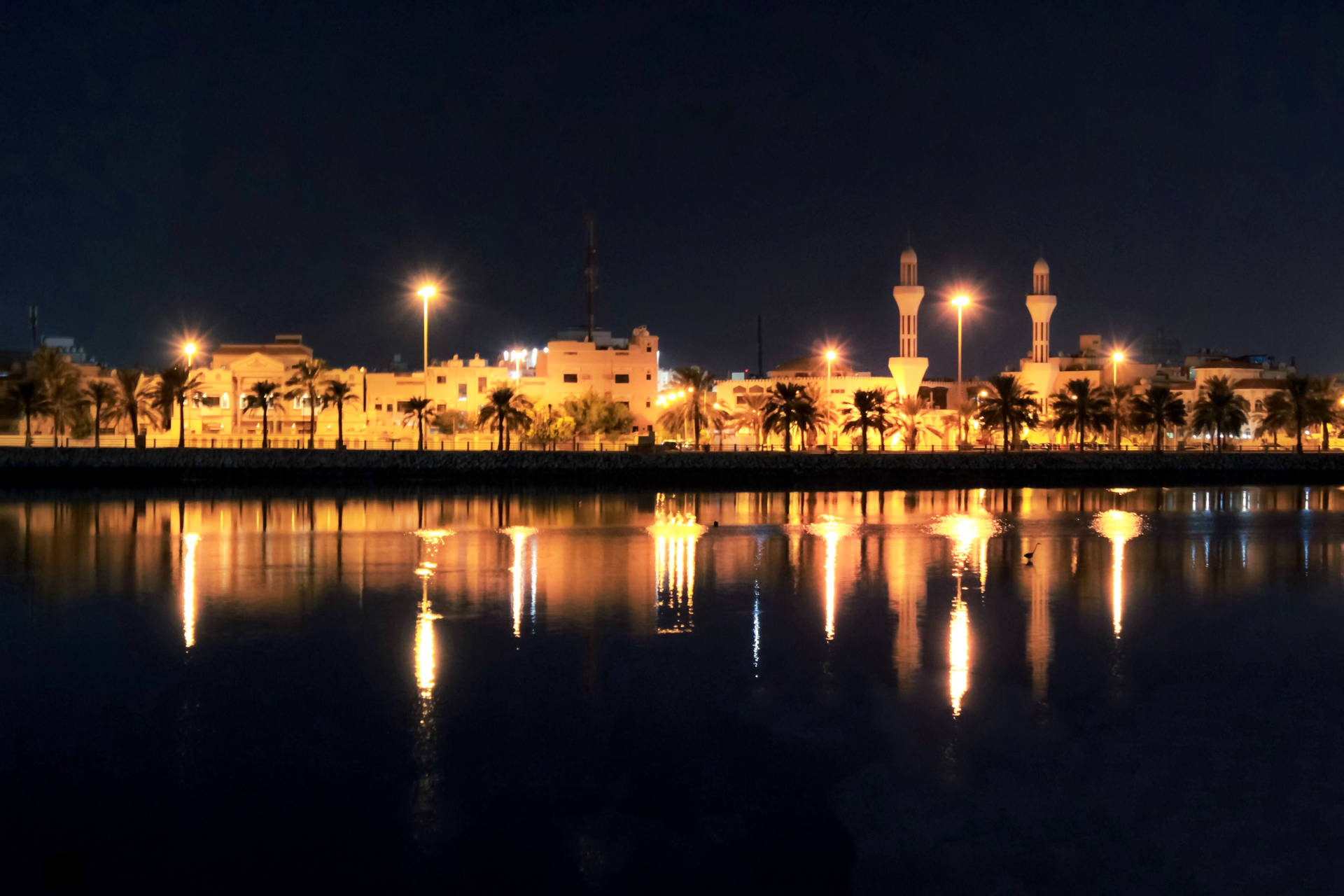 Sky Valley Glow: BAHRAIN Manama Natte himmel dal glød Wallpaper