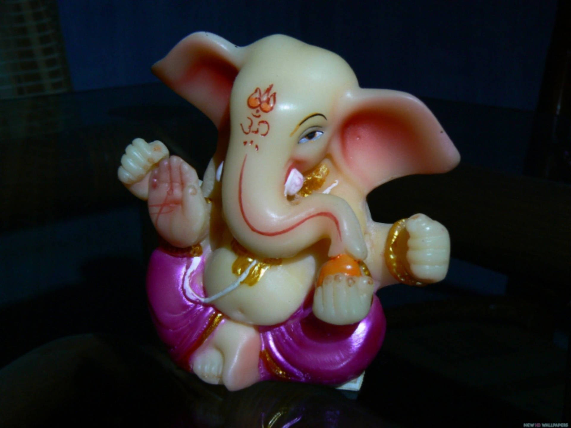 Figurinebrillante De Bal Ganesh Fondo de pantalla