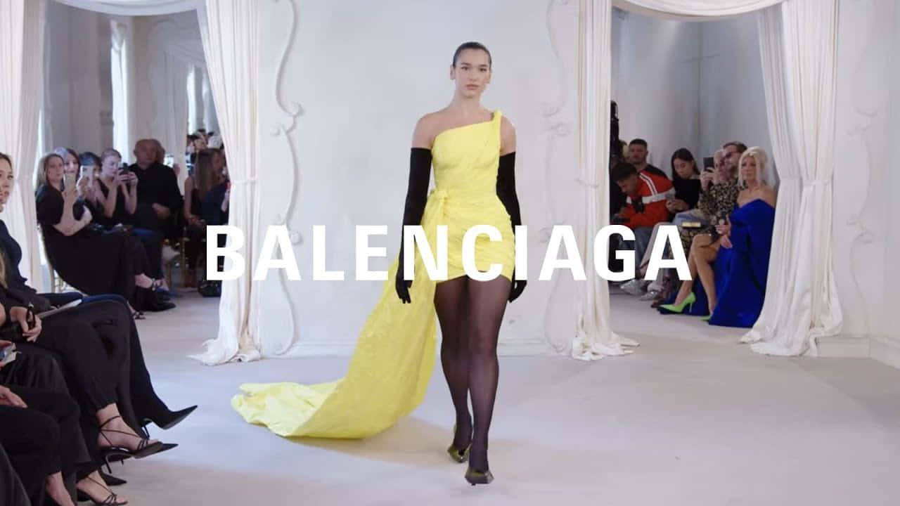 Balenciagassignatur Mode-stil I Luksusstil.