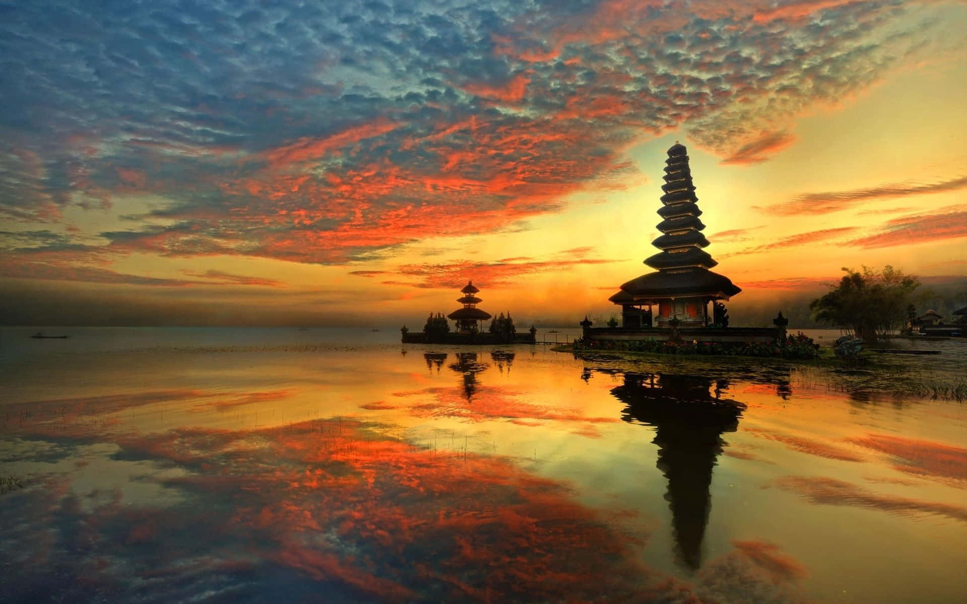 Serene Sunset at Bali Beach Wallpaper