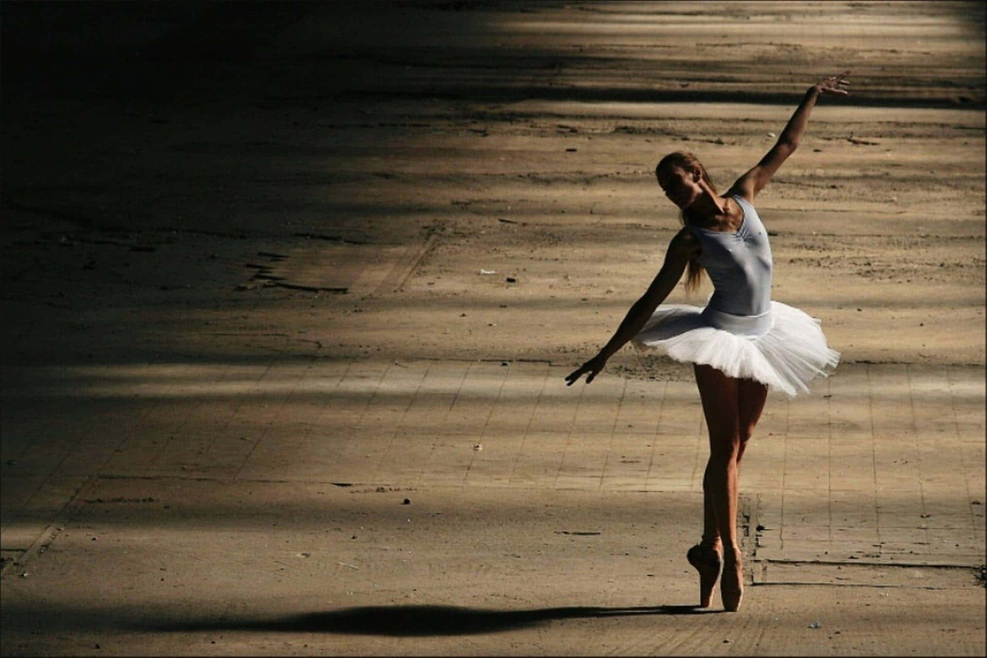 Fotografíade Una Bailarina De Ballet En Puntas De Pie. Fondo de pantalla