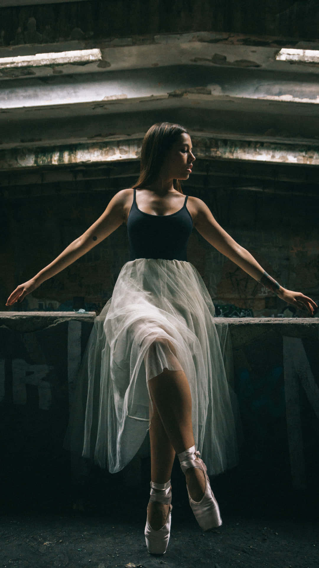 Dramatisk Kreativ Fotografi Vægklæbning med Ballerina Wallpaper
