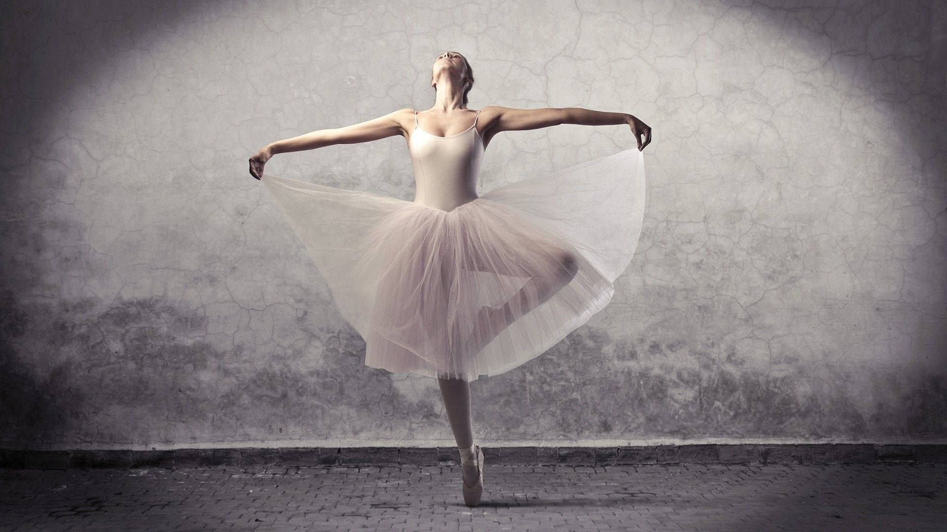 Posturade Bailarina De Ballet Con Brazos Extendidos Fondo de pantalla