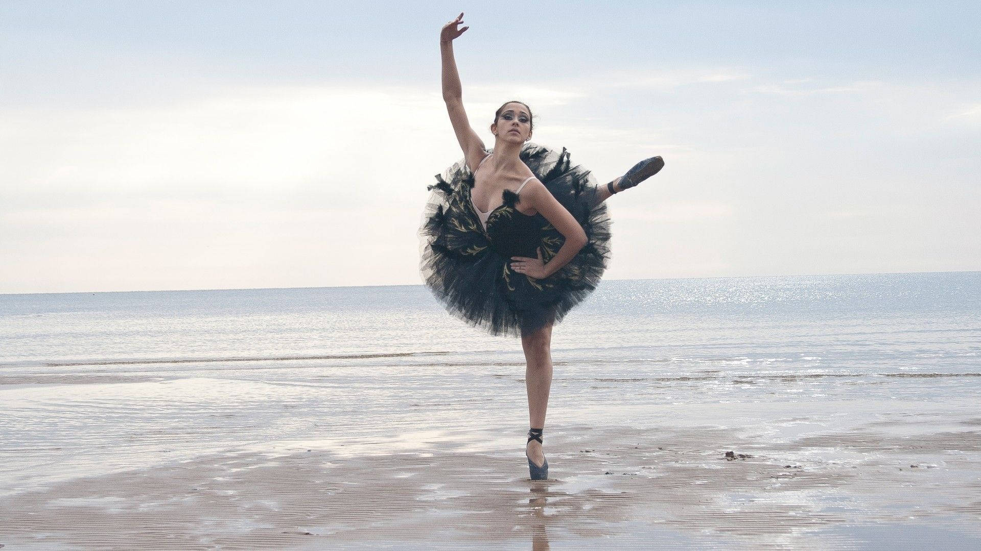 Ballet Dancer In The Sea Wallpaper