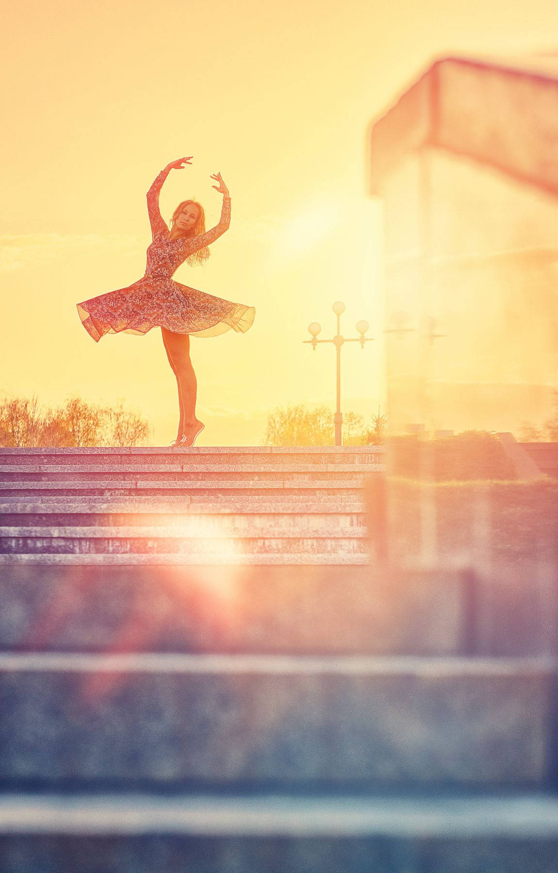 Kvindelig solnedgang danser sort ballet. Wallpaper