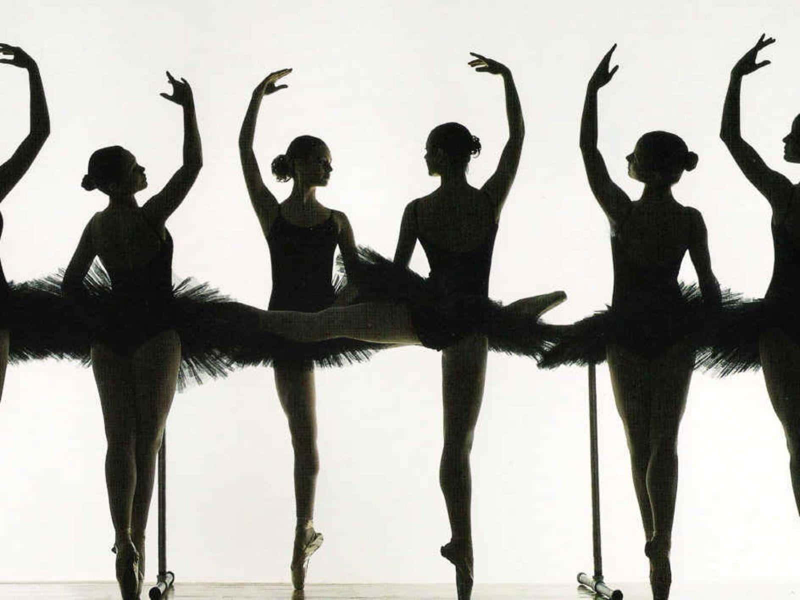 Einegruppe Von Schwarzen Balletttänzern In Silhouette
