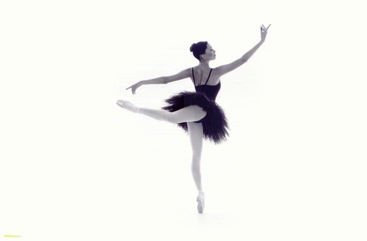 Etsort-hvidt Billede Af En Ballerina
