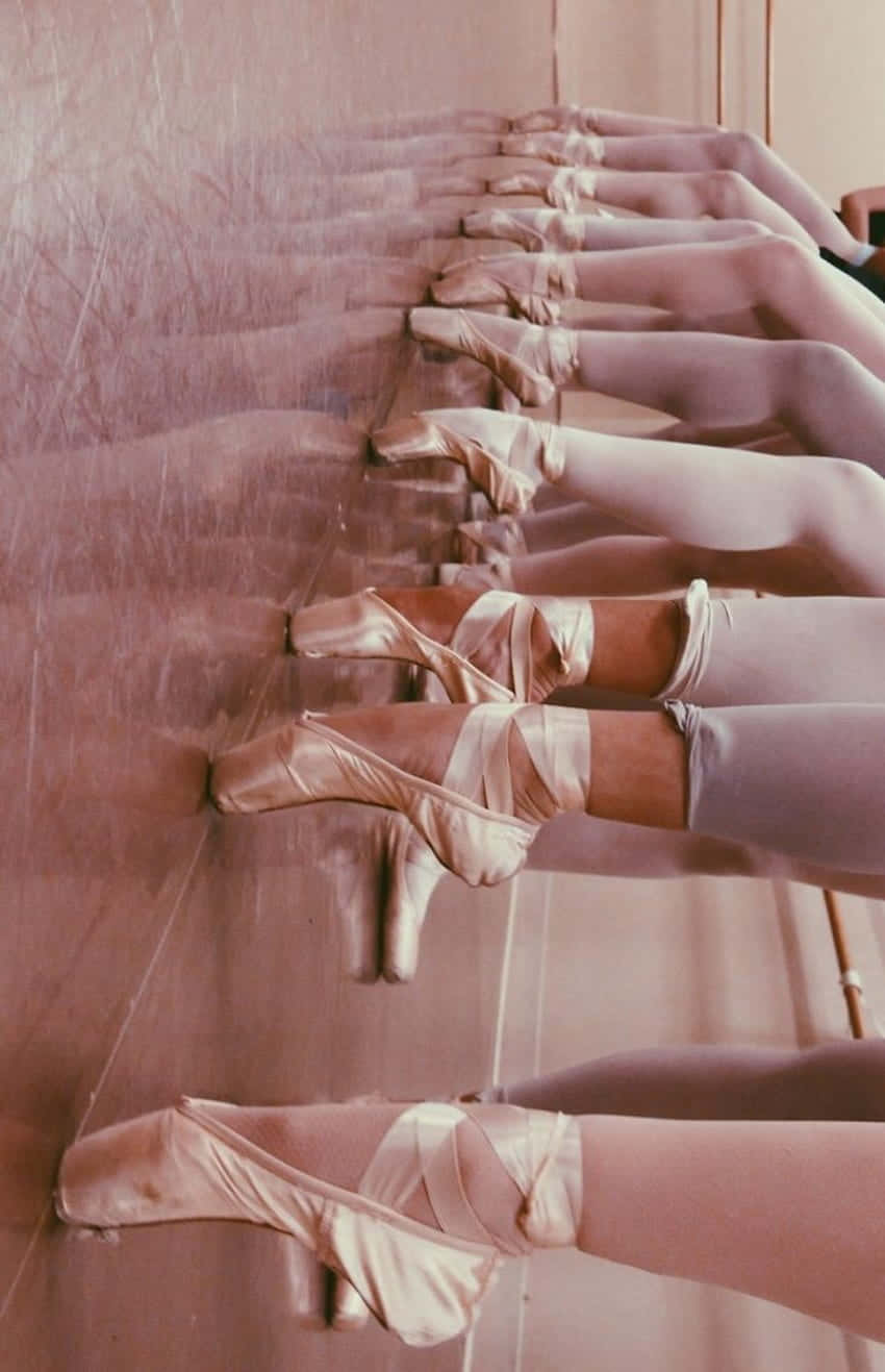 Zapatosde Ballet En Fila Fondo de pantalla
