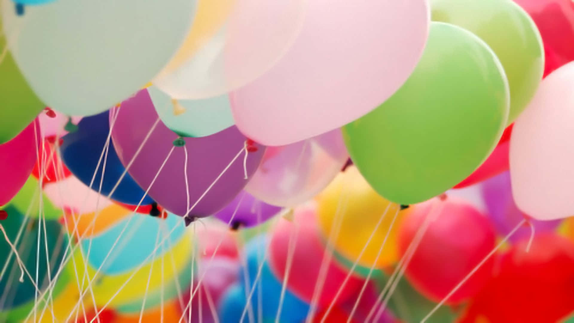 Hintergrundmit Luftballons, Luftballons An Schnüren In Verschiedenen Farben.