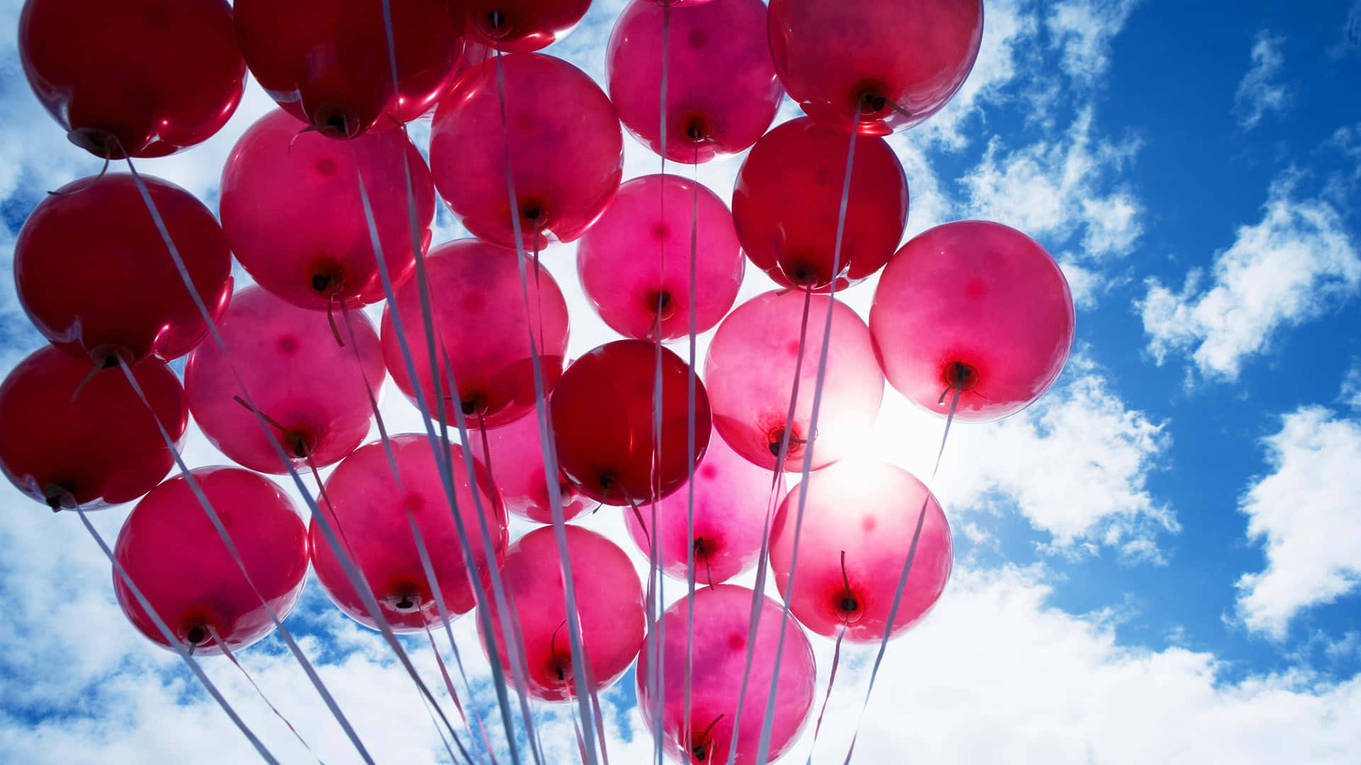 Hintergrundmit Luftballons: Rosa Luftballons Am Himmel