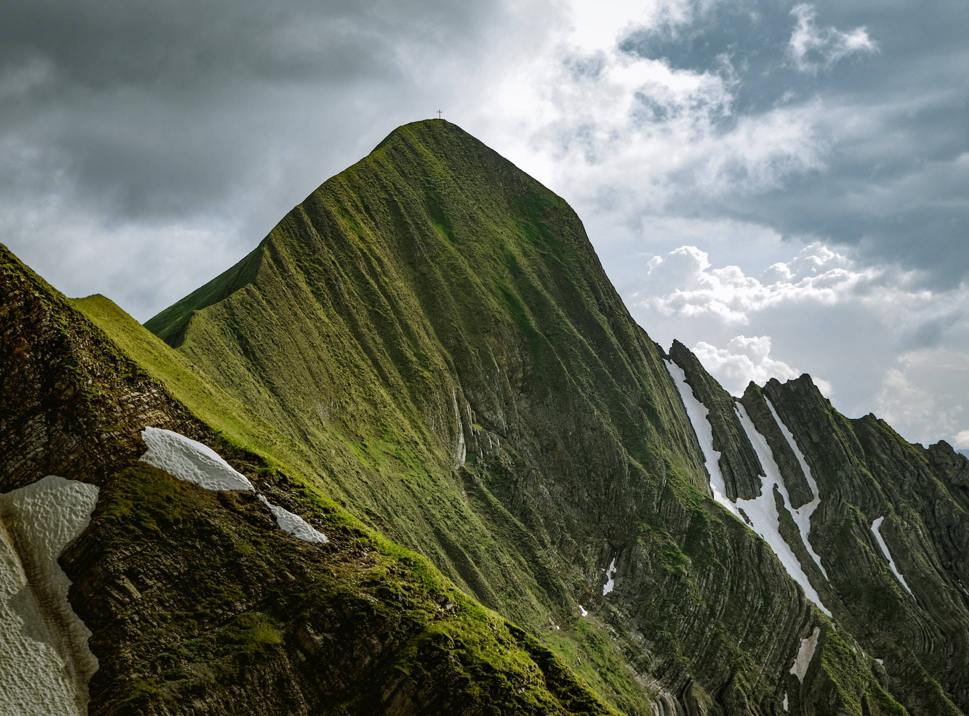 Udtryk din personlighed med dette fantastiske panoramaudsigt over Balmi-bjerget. Wallpaper