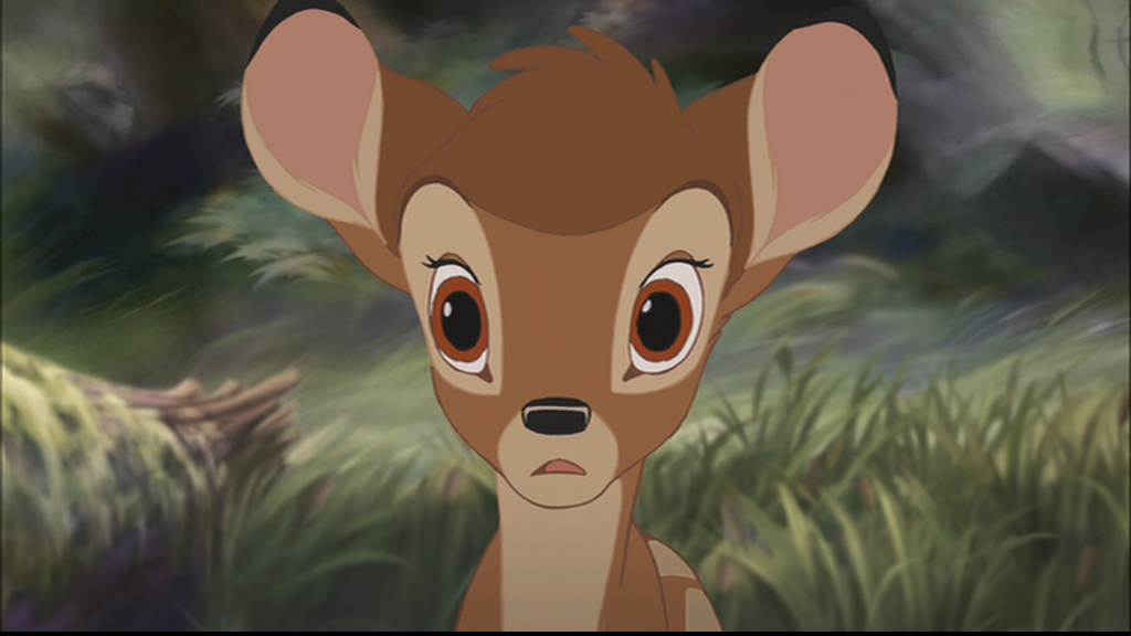 Einfriedliches Bild Von Bambi, Der Durch Eine Wunderschöne Wiese Wandert.