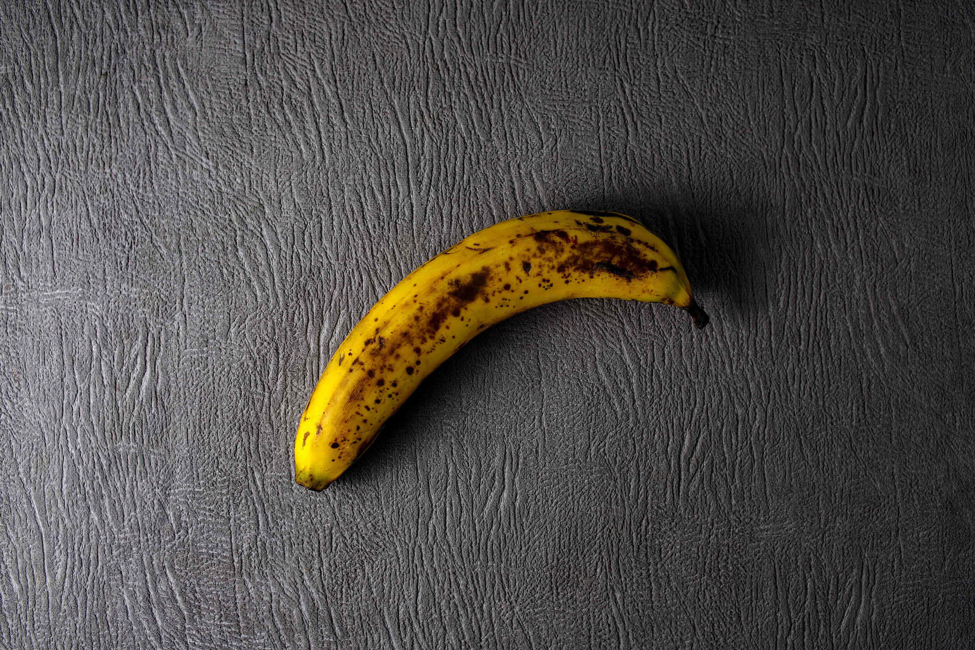 A beautiful and ripe delicious banana, ready for your enjoyment.