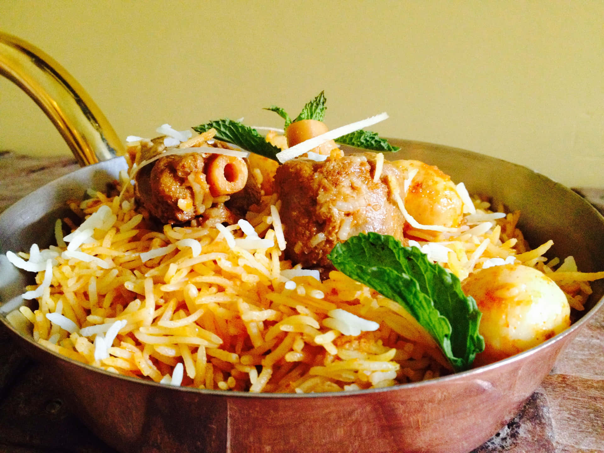 Banchettodi Biryani Da Leccarsi I Baffi Su Un Tavolo