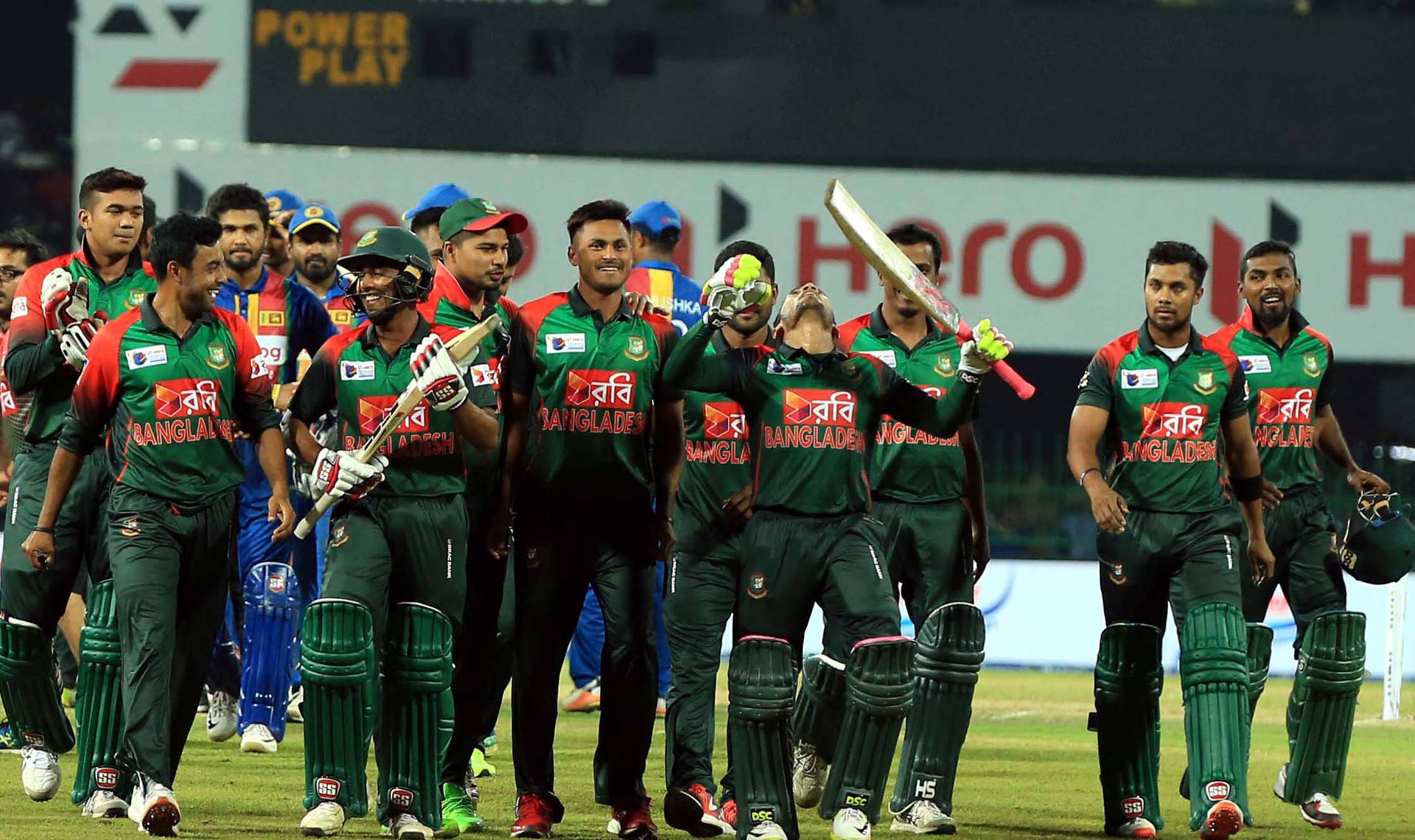 Bangladesh Cricket Hold Efter Spilfelt Scene Wallpaper