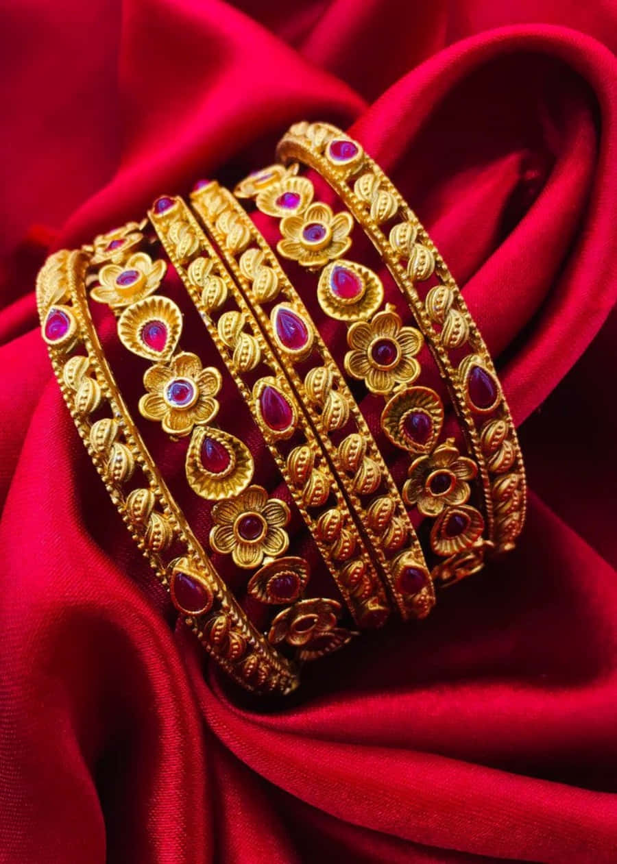 Feminine and fashionable, a variety of colorful bangles for all occasions.