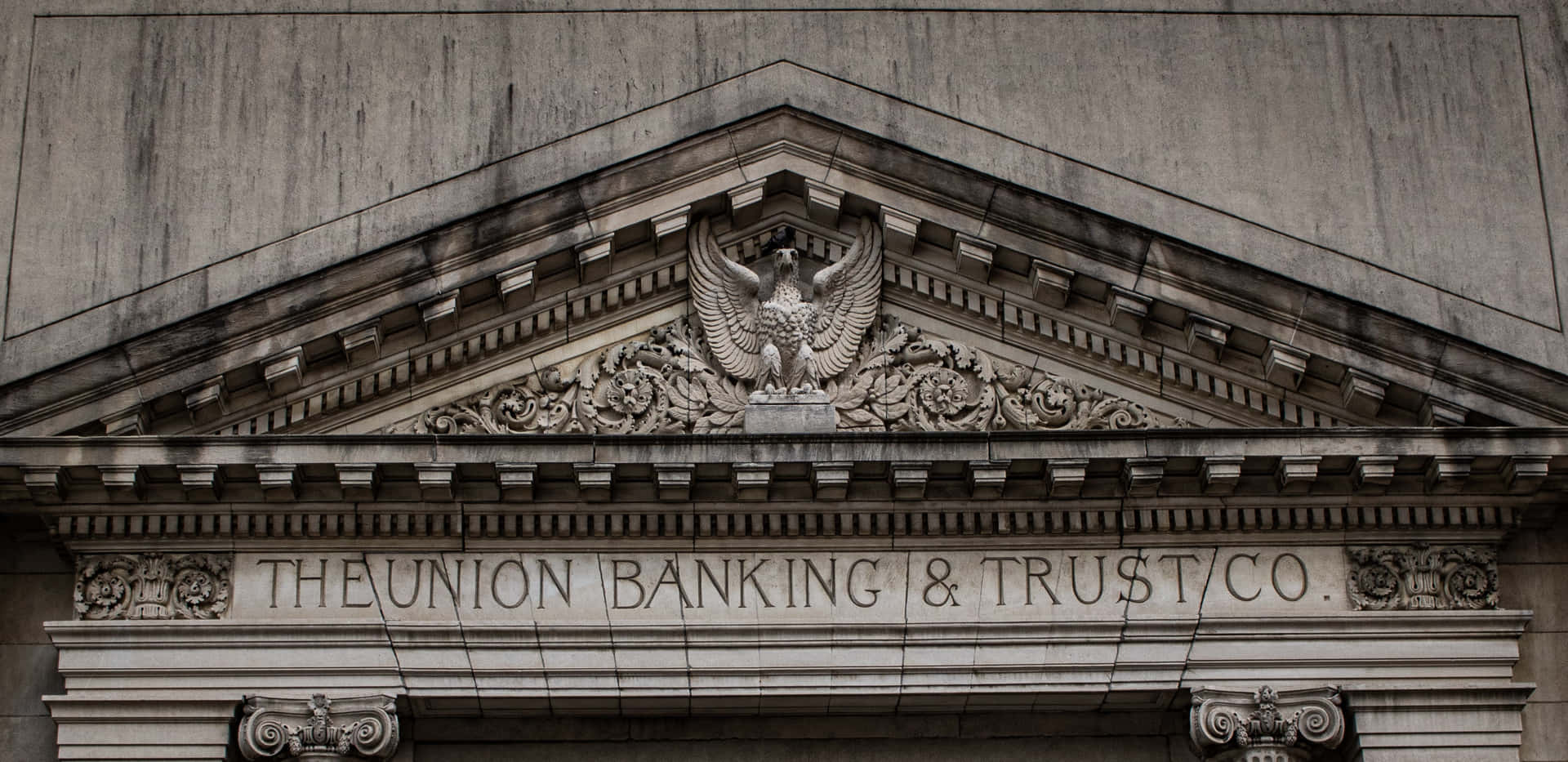 A Building With A Sign That Says Theron Banking&Trust