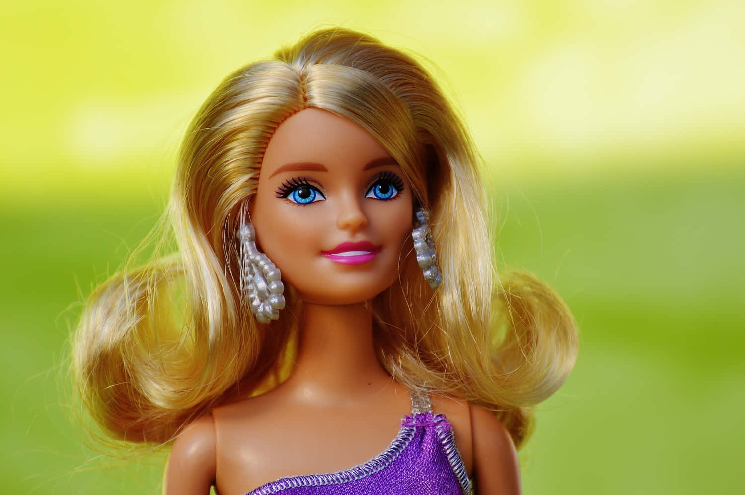 Barbie-billeder er markeret med et gitter af levende blå.