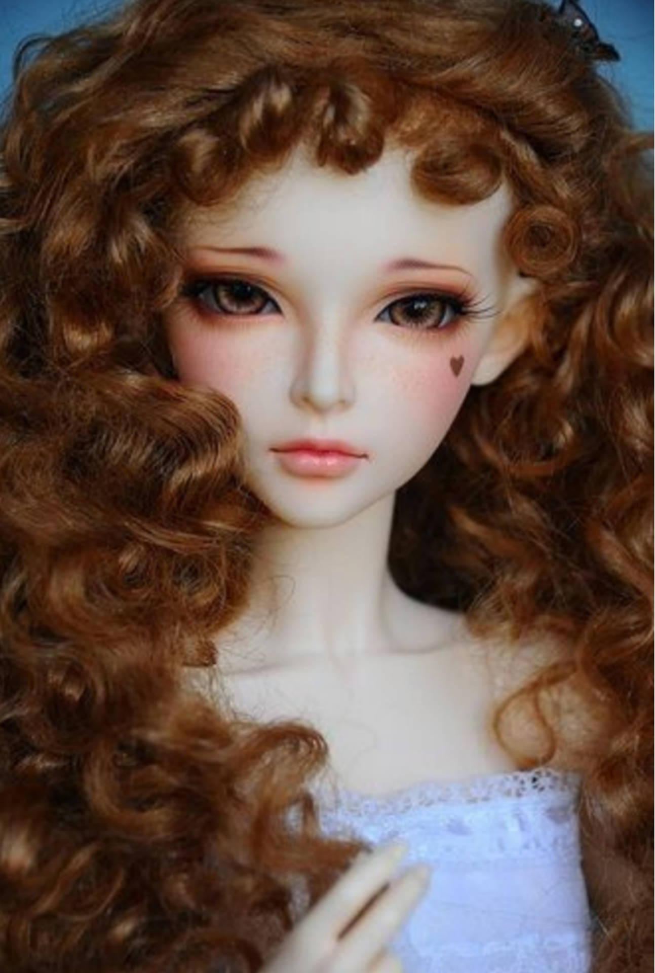 Barbie Doll With Cute Curly Hair Wallpaper