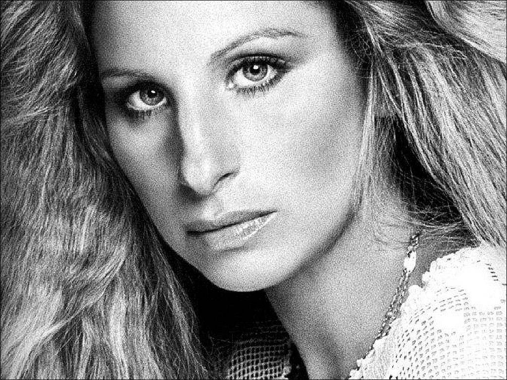 Barbra Streisand April 1975 Vogue Magazine Cover Tapet Wallpaper