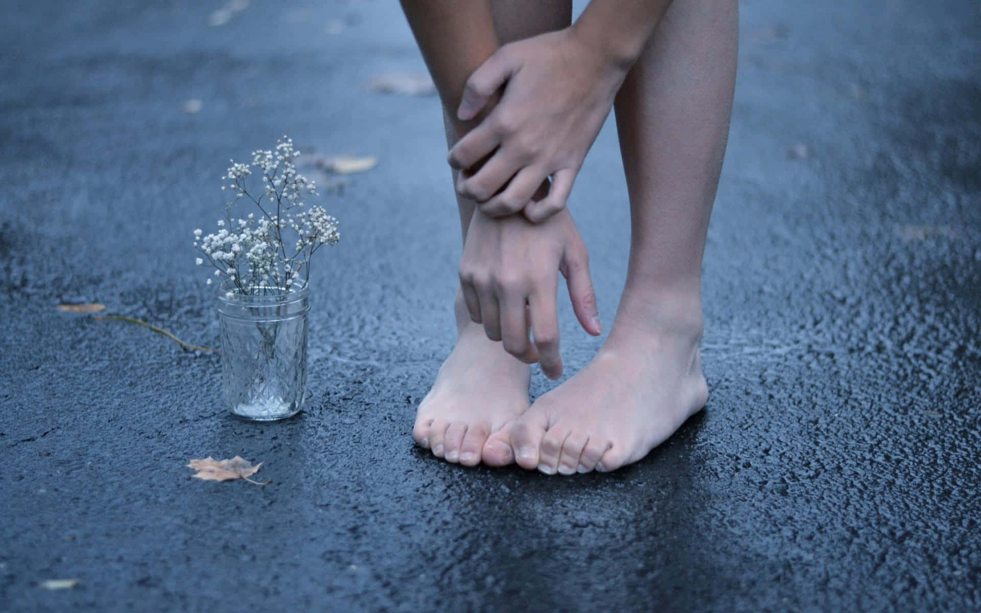 Barefoot Toes Flowers On Ground Wallpaper