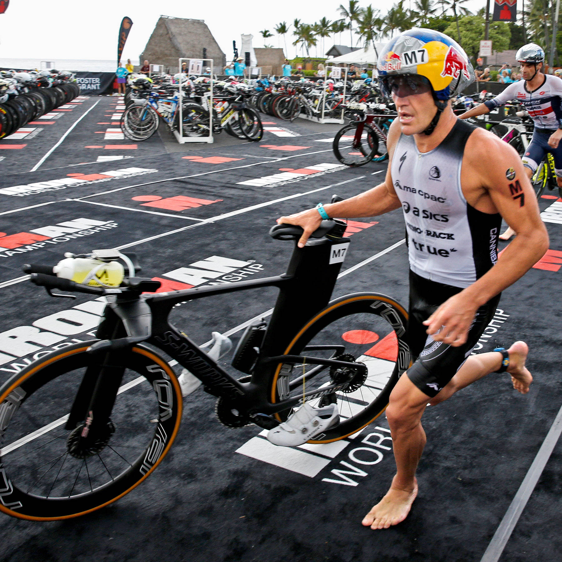 Barefooted Athlete During The Triathlon Wallpaper