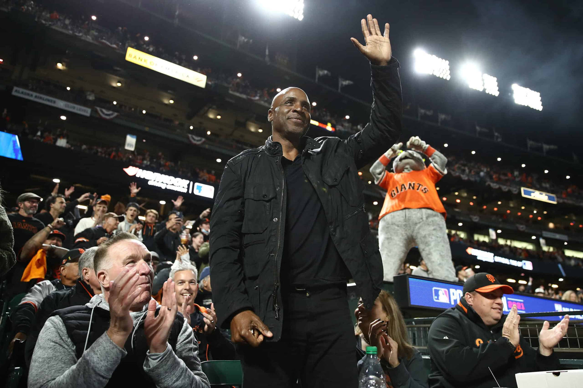 Barry Bonds Watches Live Game Wallpaper