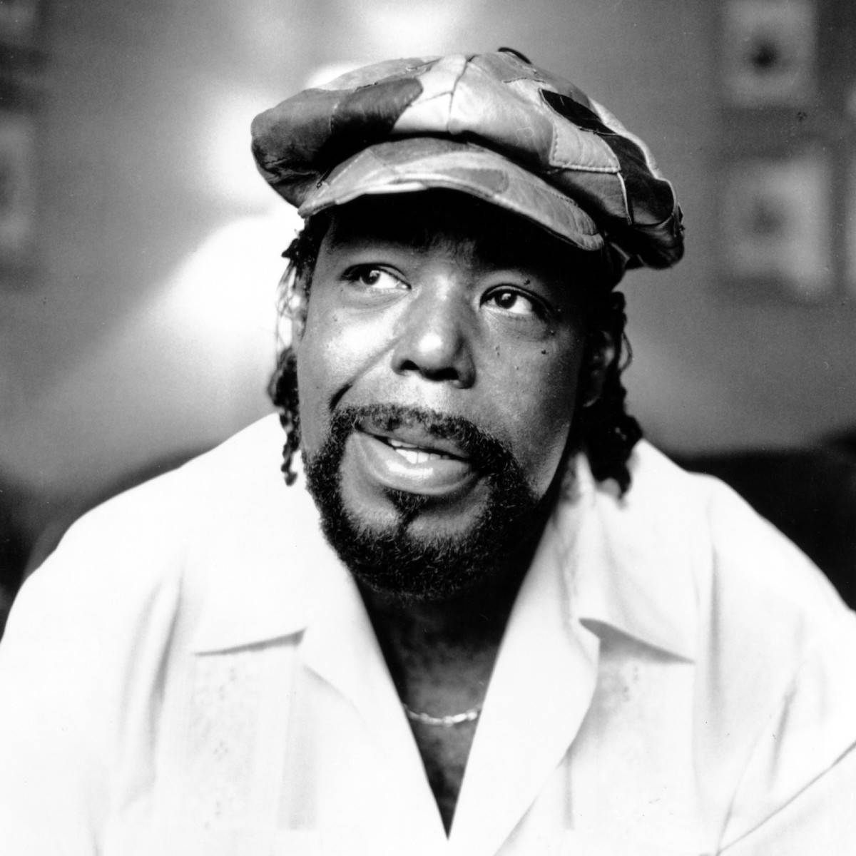 Barry White Musikproducent Voice Stylings Wallpaper Wallpaper
