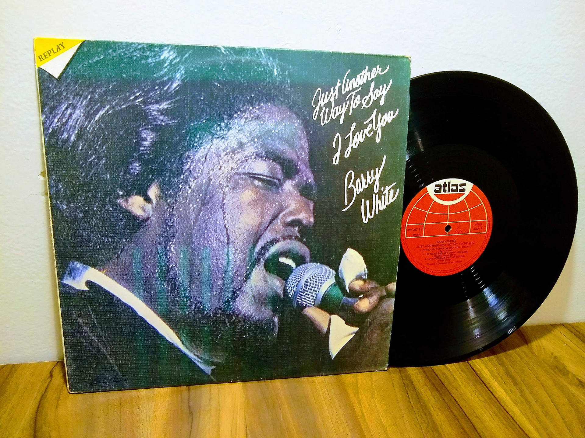 Barrywhite Vinyl Record-album. (note: There Is Not Really A Contextual Connection To Computer Or Mobile Wallpaper In This Phrase, So It Is Difficult To Provide A More Detailed Translation. However, The Basic Meaning Is 