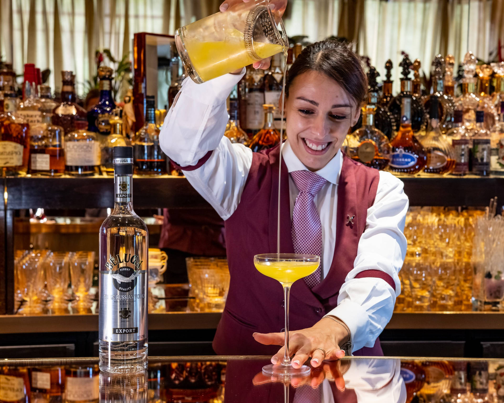 Download Bartender Mixing Beluga Vodka And Juice Cocktail Wallpaper |  