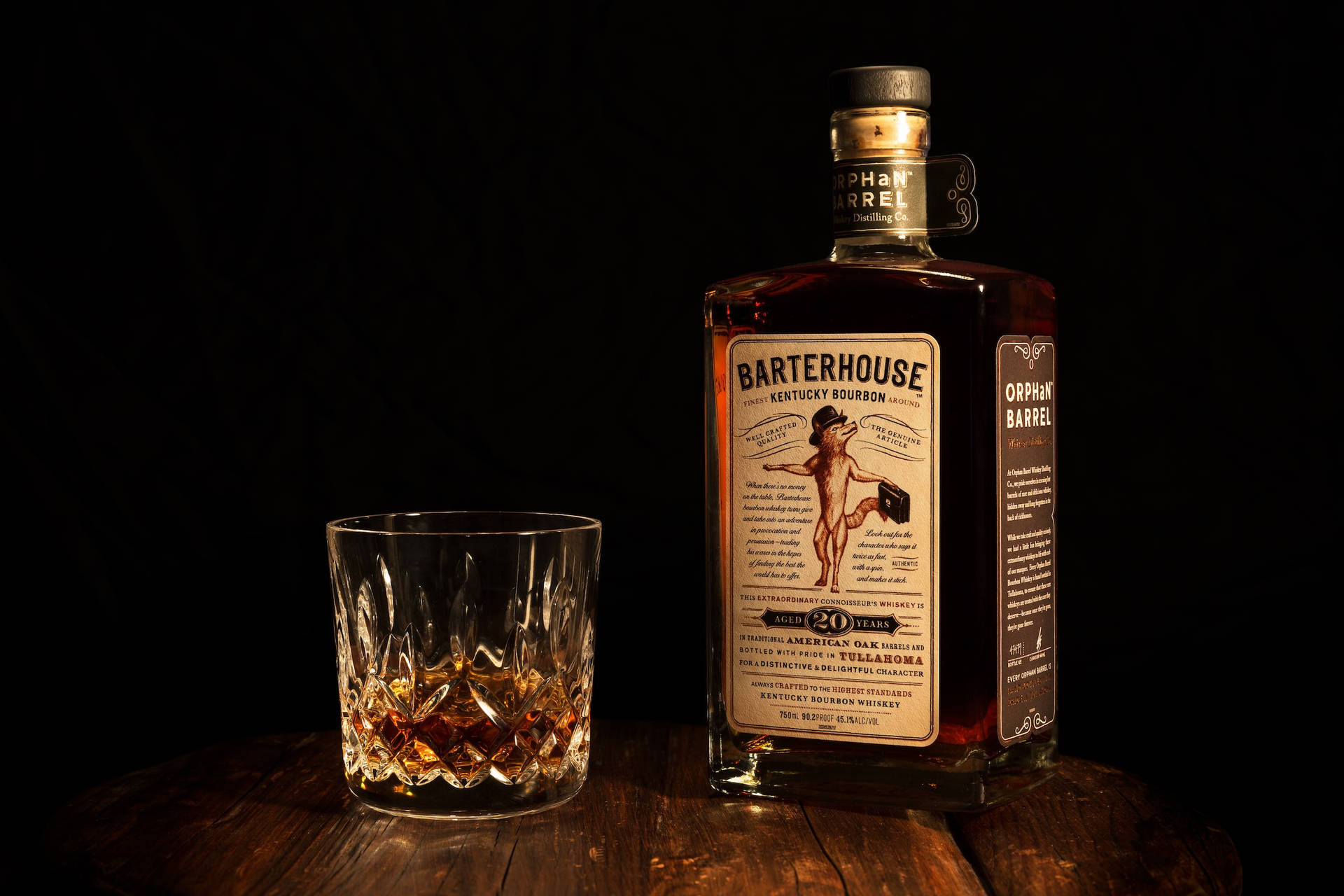 Vægmaleri af en Barterhouse Whiskey flasken vises som et sødt baggrundsbillede. Wallpaper