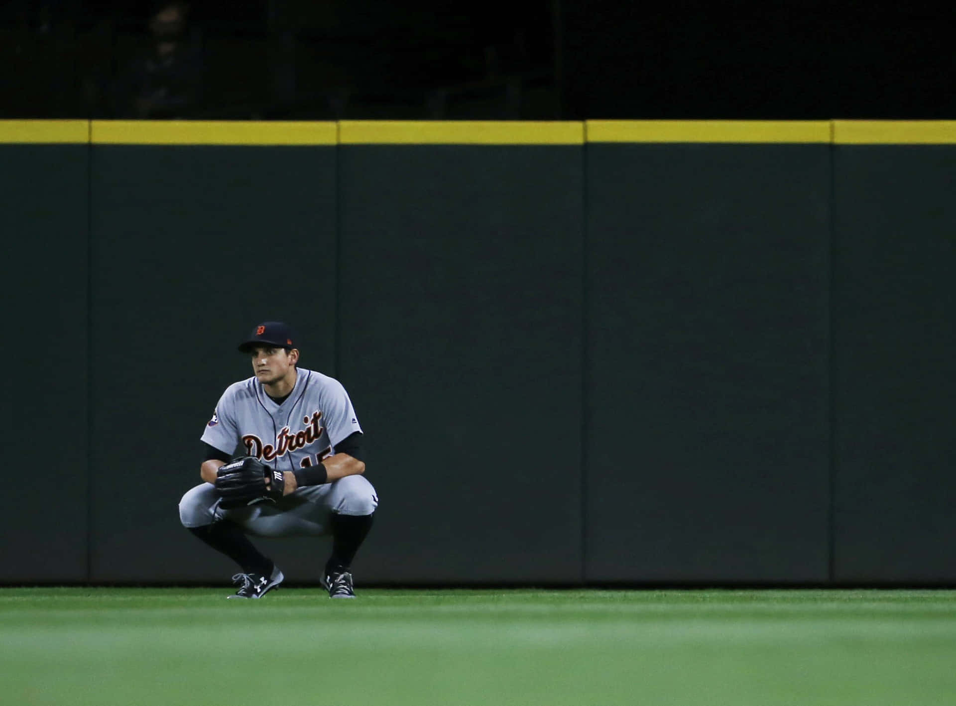 Baseballspeler Hurkt Op Het Veld Achtergrond