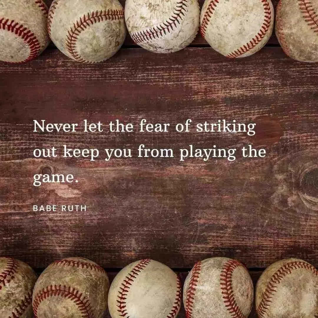 Baseballs med citatet lad aldrig frygten for at blive udslået holde dig tilbage fra at spille spillet. Wallpaper