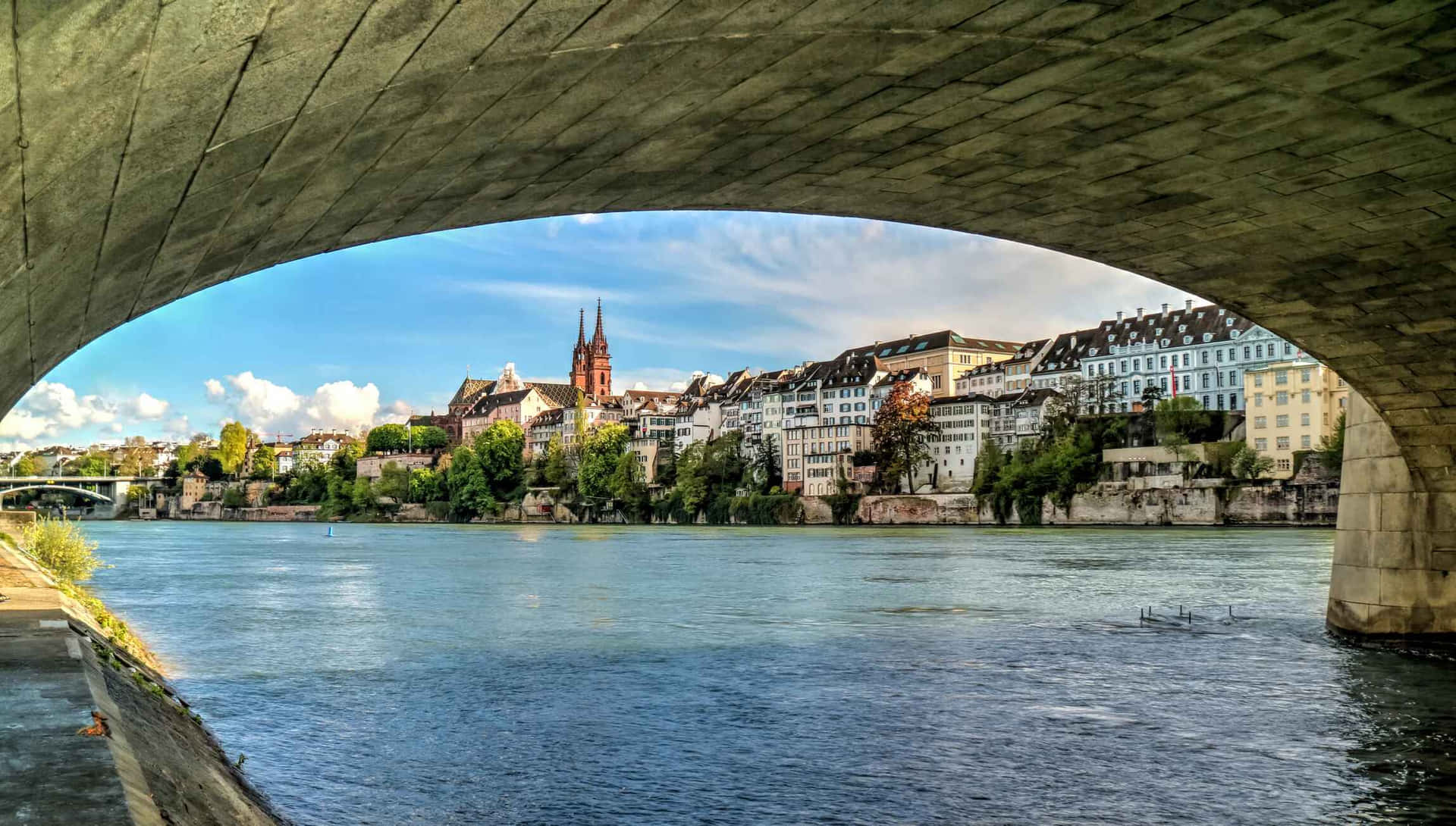 Basel Rivieroever Uitzicht Onder Brug Achtergrond